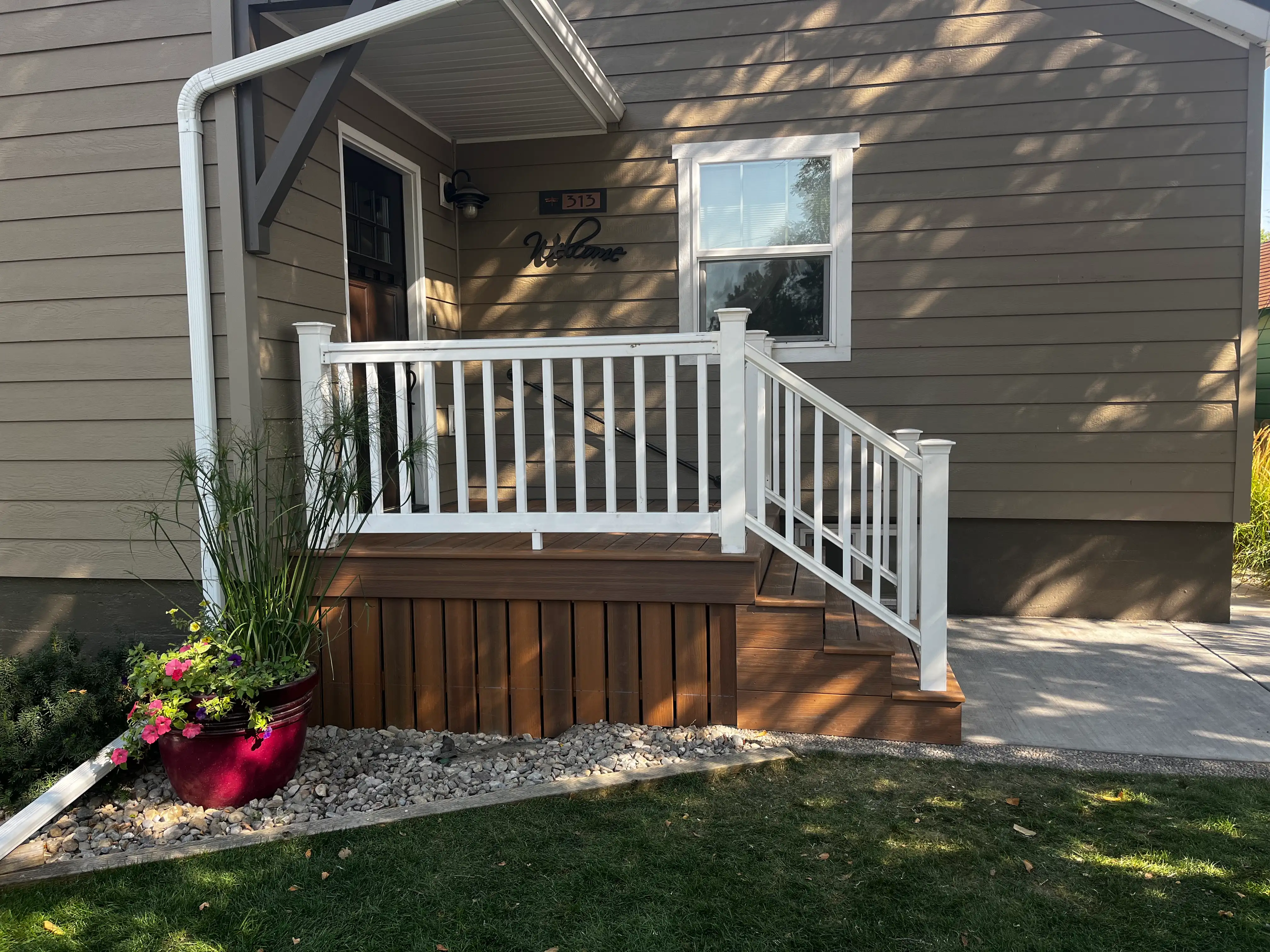 Modern deck design Louisville